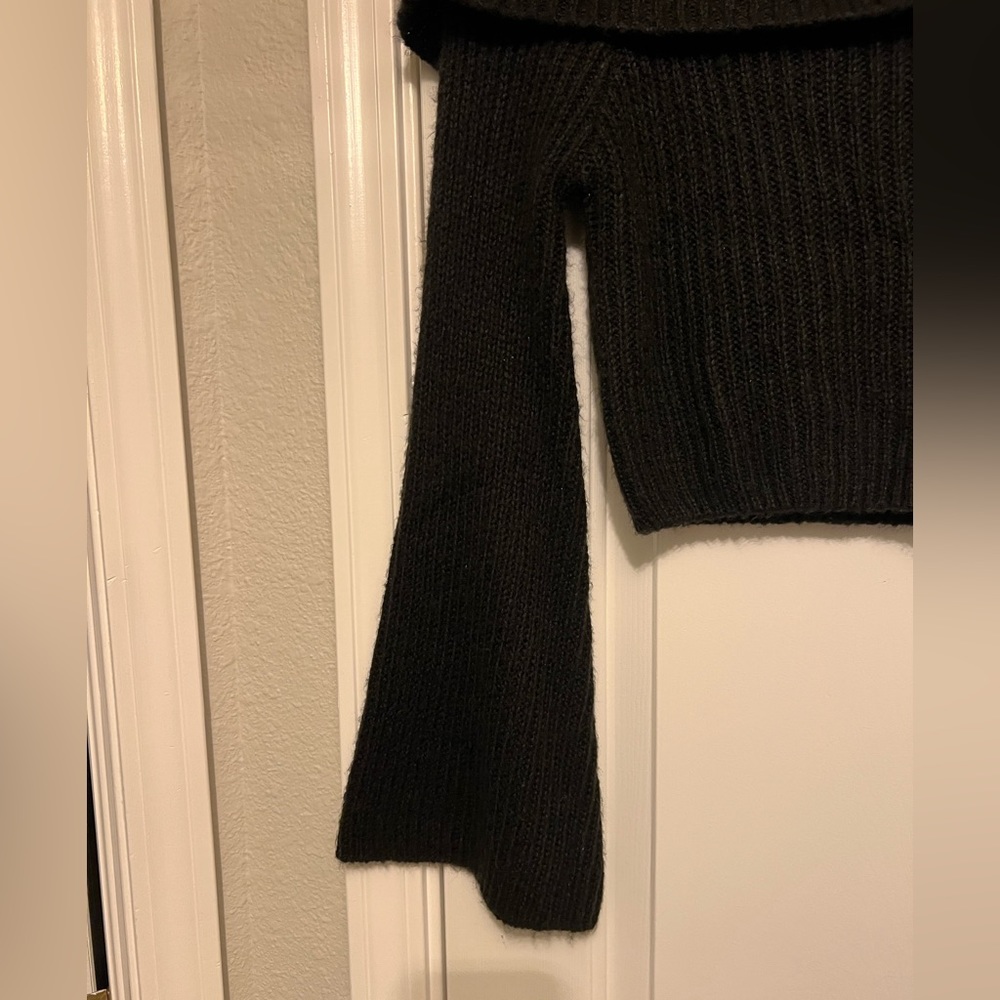 HYFVE bell sleeve off-the-shoulder ribbed sweater - Picture 3 of 9